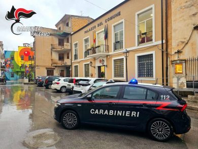Follia a Torretta: minaccia familiari con una pistola e aggredisce i carabinieri
