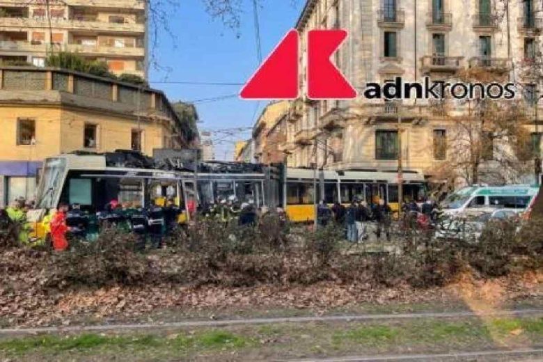 Tram deragliato a Milano, il bilancio si aggrava: un morto e 39 feriti di cui uno in codice rosso