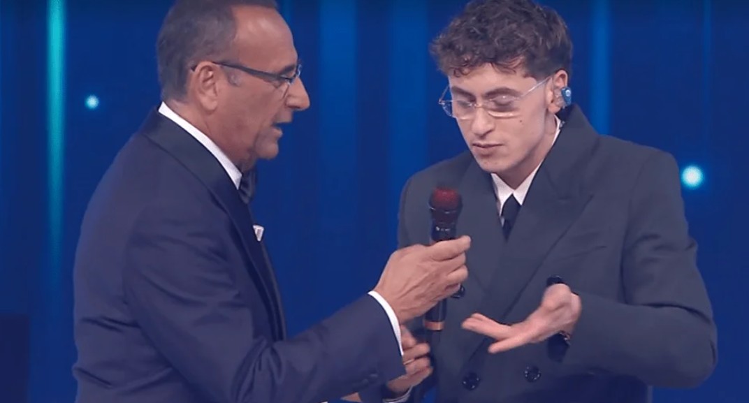 Tredici Pietro e i problemi col microfono - Adnkronos