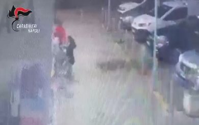 “Non è tuo figlio, dammelo”: shock al supermercato, uomo tenta di rapire bambino di 5 anni
