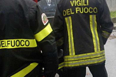 Esplosione in una fabbrica fuochi d’artificio, domato incendio: due feriti