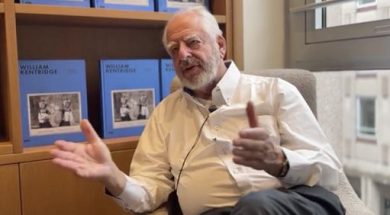 Incontrare William Kentridge: “Direi al me 18enne che ce la farà”