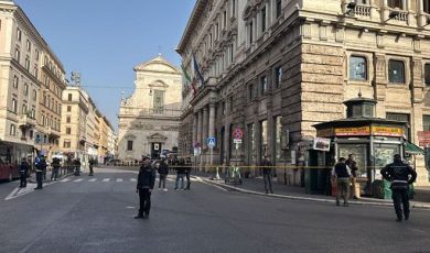 Concluso il lavoro degli artificieri, falso allarme a Largo Chigi