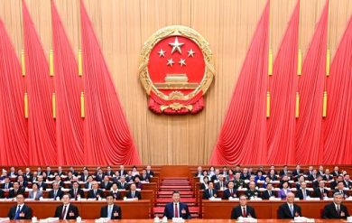 La Cina rallenta, fissato obiettivo di crescita più basso dal 1991