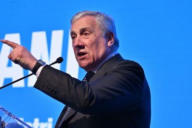 Referendum, Tajani: evitare che fronte no giochi partita coi brogli