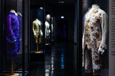 Cinema, il ‘700 a Cinecittà con gli abiti di Firth, Canet, Buscemi