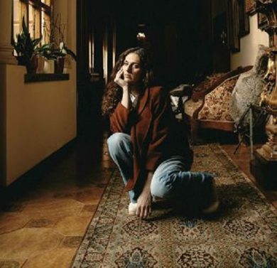 Carolina Bubbico, esce nuovo singolo e video “Uma rosa e um bordado”