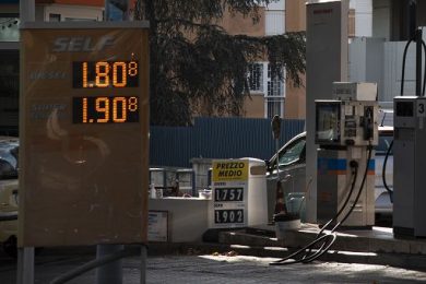 Carburanti, governo si muove contro “speculazioni”, Arera su bollette gas