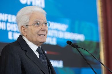 Mattarella: con social e IA tutto cambia, rimettere al centro la persona