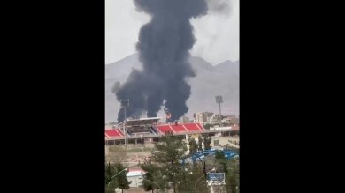 Iran annuncia raid continui: tramite Hormuz neanche un litro di petrolio