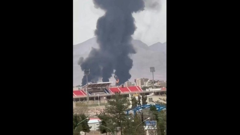 Iran annuncia raid continui: tramite Hormuz neanche un litro di petrolio