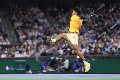 Tennis, Alcaraz ai quarti a Indian Wells, fuori Djokovic