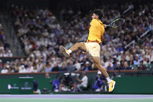Tennis, Alcaraz ai quarti a Indian Wells, fuori Djokovic