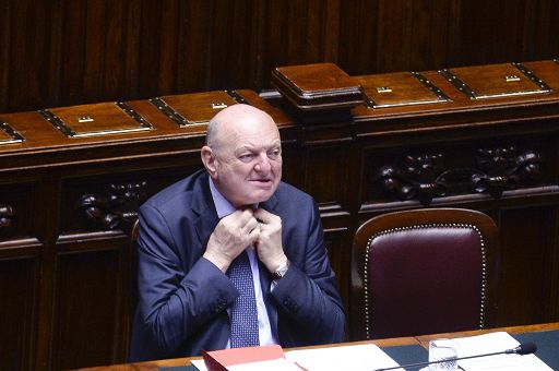 Iran, Italia contribuisce a manovra Aie con 9,9 mln di barili di petrolio