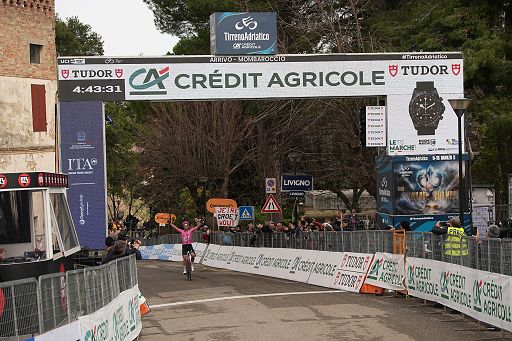 Ciclismo, Valgren vince a Mombaroccio