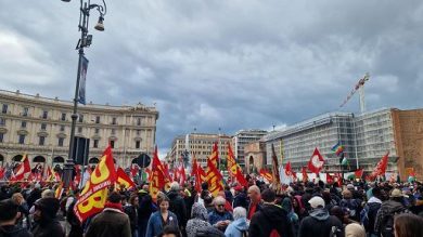 Roma, partito il corteo per il “No sociale”