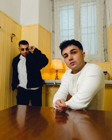 JULI torna con il nuovo brano “Quelli come me” con Coez