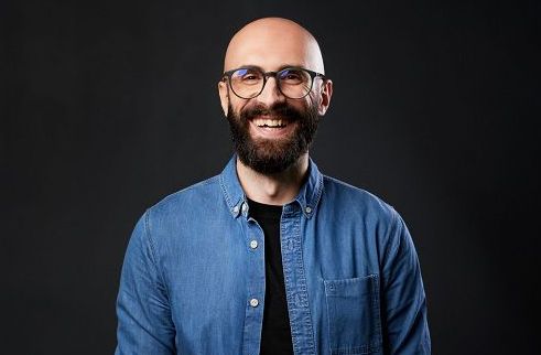 ”In cosa posso esserti utile?”, Raffaele Gaito firma guida razionale a IA