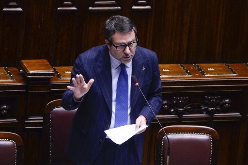 Carburanti, Salvini: tetto prezzi in Cdm, verde 1,9 euro-litro da domani
