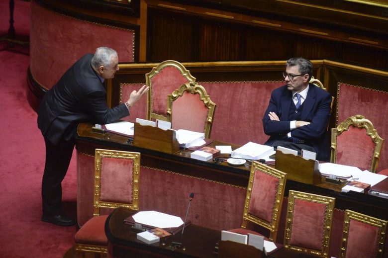 Alta tensione sui titoli di Stato, spread Btp-Bund chiude a 92 punti