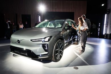 Volvo EX60: il suv elettrico debutta in Italia, ordini oltre attese