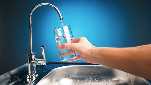 Isde, plastica e salute: perché scegliere l’acqua del rubinetto