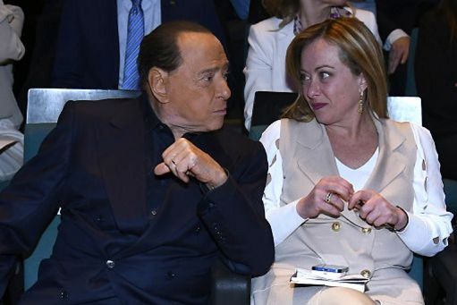 Referendum, a ottobre sogno di Berlusconi, a marzo incubo Meloni
