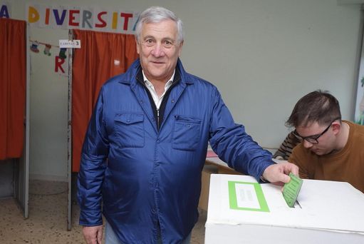 Referendum, delusione Fi per la sconfitta: voto politico ma avanti