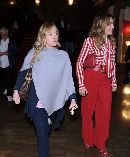 Il tentativo di resistere poi la nota ‘risentita’, l’addio di Santanchè