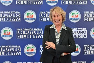 Prime dimissioni anche in Fi, Gasparri lascia per Craxi. Plauso di Marina