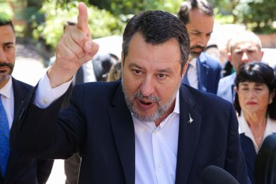 Governo,Salvini:tira dritto fino a fine legislatura, nessun dubbio