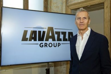 Lavazza: su utile (+12%) e fatturato (+15,7%) tra dazi e prezzi caffè record