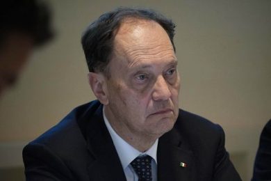 Governo, Ciriani: Meloni 9 aprile in Parlamento, non su rimpasti o fantasie