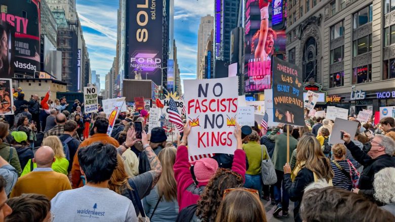 No Kings Day: oggi una nuova protesta globale con più di 3mila manifestazioni nel mondo