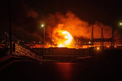 Guerra in Iran, le ultime news in diretta | Nuova ondata di attacchi su Teheran. Trump: “Avanti fino alla vittoria”