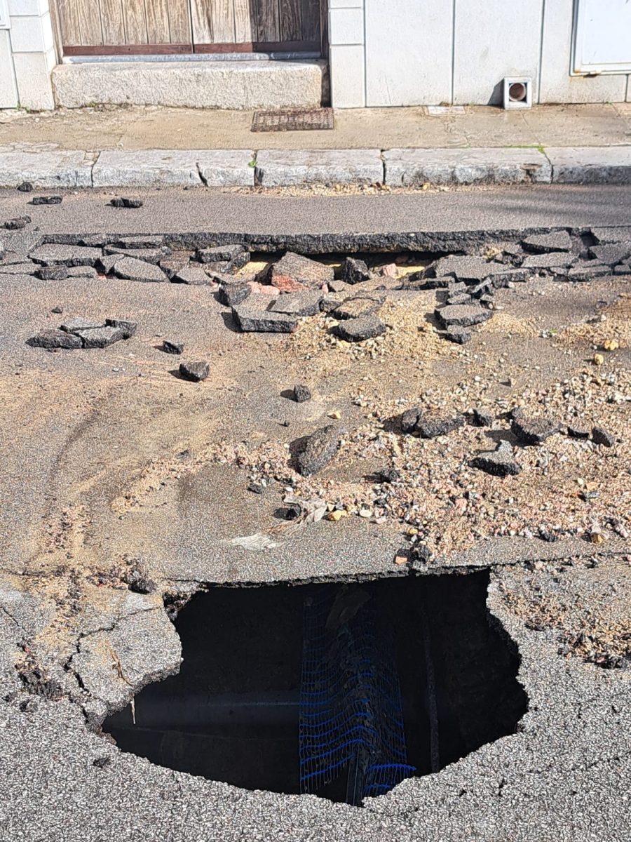 A Palermo ancora danni per il maltempo, cede l’asfalto in via Cappuccini: “Situazione pericolosa”