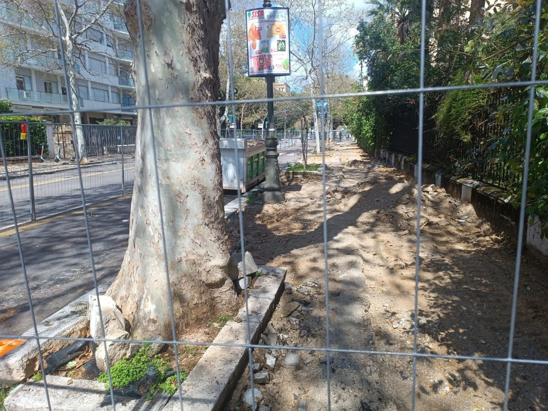 I lavori (infiniti) ai marciapiedi di via Libertà a Palermo. Orlando al QdS: “Finiranno entro maggio”