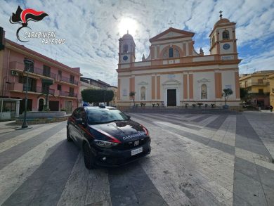 Cocaina e hashish in casa: arrestati madre e figlio nel Palermitano