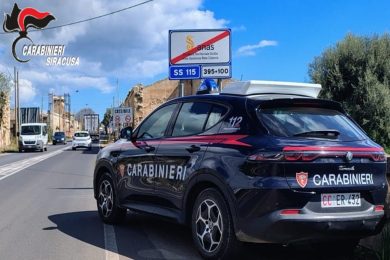 Spari in pieno centro abitato, scattano tre arresti a Cassibile: la ricostruzione