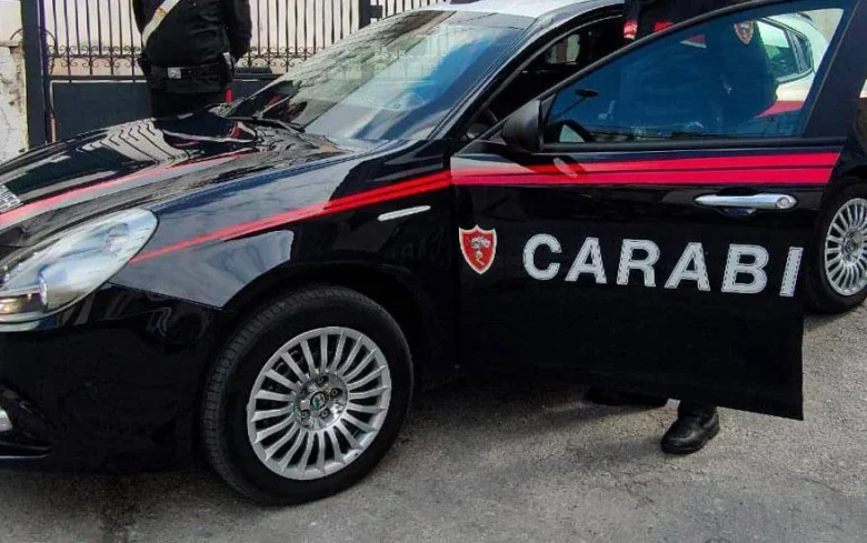 Omicidio in casa, donna uccide marito a coltellate