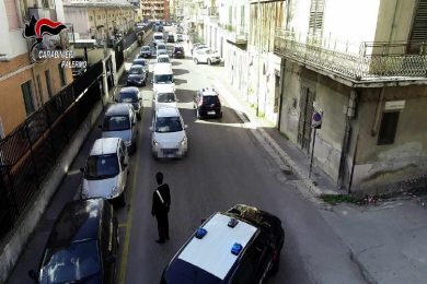 Un complimento di troppo alla ragazza e si scatena la rissa, quattro denunce nel Palermitano