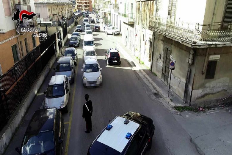 Un complimento di troppo alla ragazza e si scatena la rissa, quattro denunce nel Palermitano