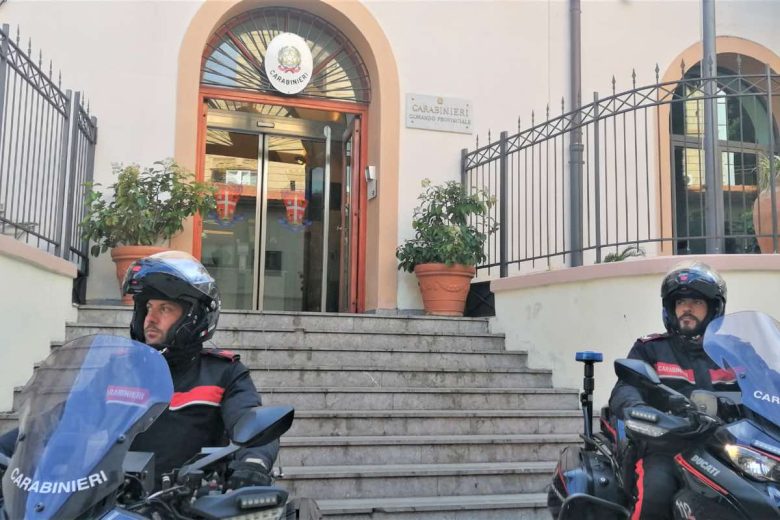 Resistenza a pubblico ufficiale dopo i controlli, due arresti a Palermo