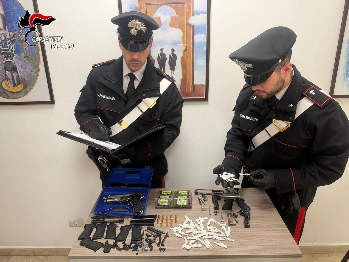 Palermo, arrestati due corrieri della droga: sequestrati hashish e armi