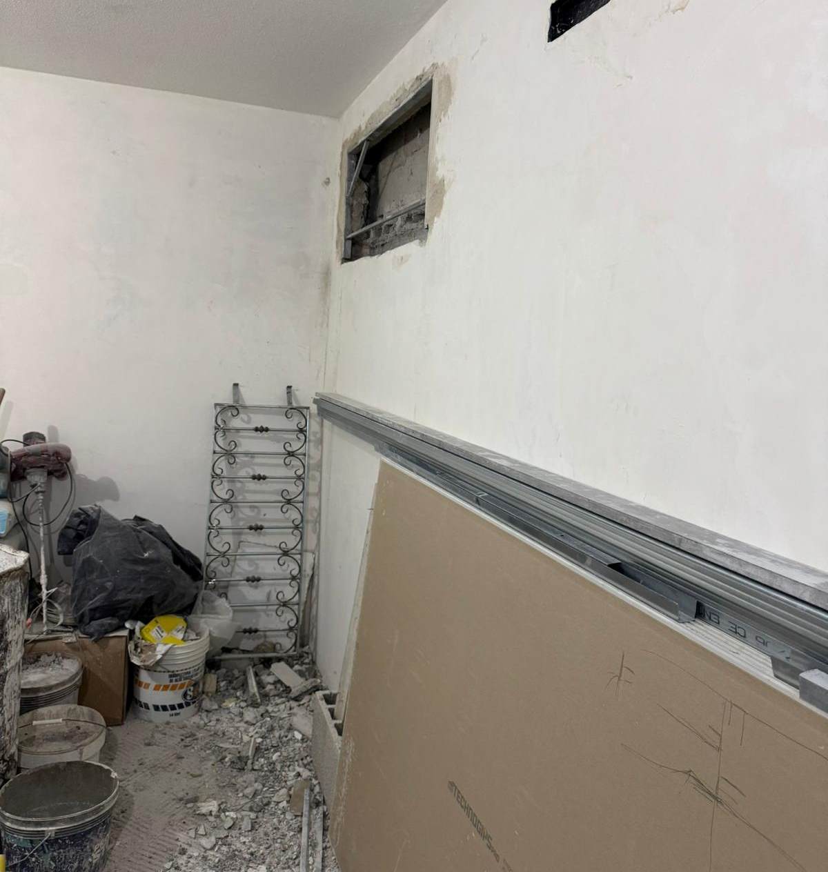 Palermo, lavori abusivi in una casa popolare allo Zen 2 abitata da due noti Tiktoker. Sequestro e denuncia