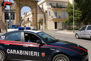 L’incendio di rifiuti speciali e l’intervento, vigili del fuoco aggrediti da 43enne: un arresto nel Trapanese