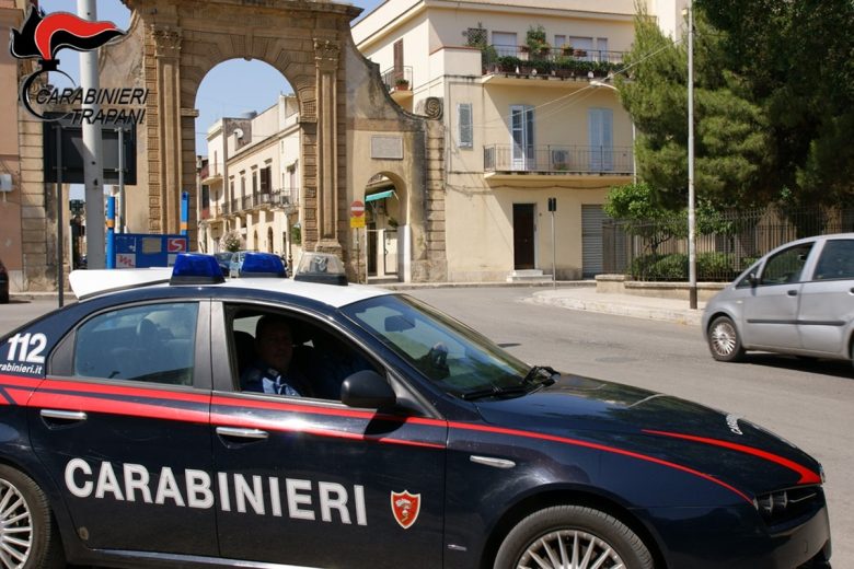 L’incendio di rifiuti speciali e l’intervento, vigili del fuoco aggrediti da 43enne: un arresto nel Trapanese