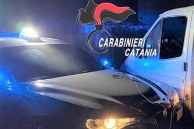Rubava pacchi da un furgone del corriere, sorpreso dai carabinieri un 43enne catanese