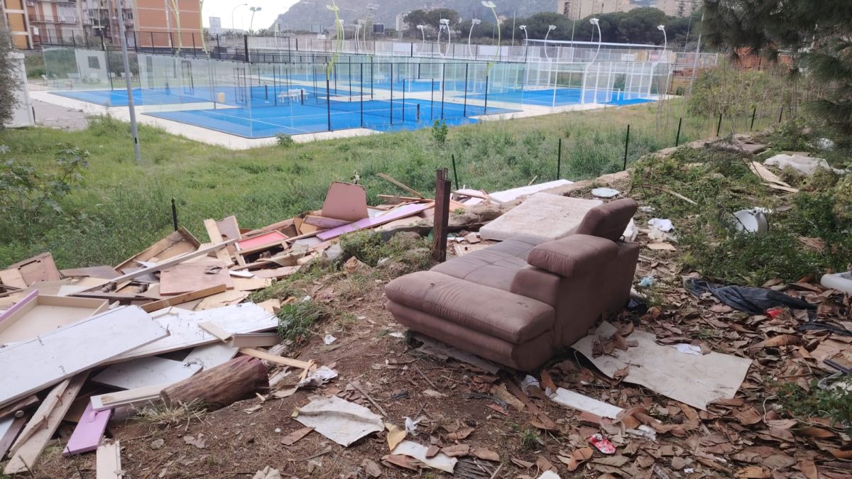 FOTO | Vampe di San Giuseppe a Palermo, Rap e forze dell’ordine a lavoro per arginare le cataste di legno