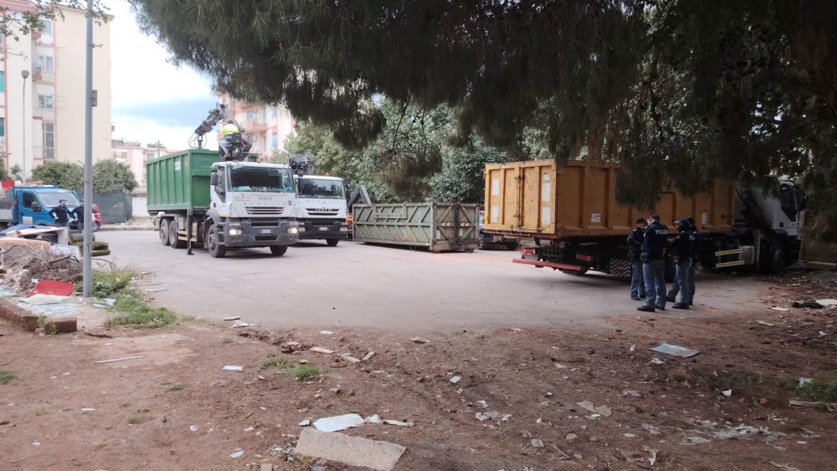 FOTO | Vampe di San Giuseppe a Palermo, Rap e forze dell’ordine a lavoro per arginare le cataste di legno